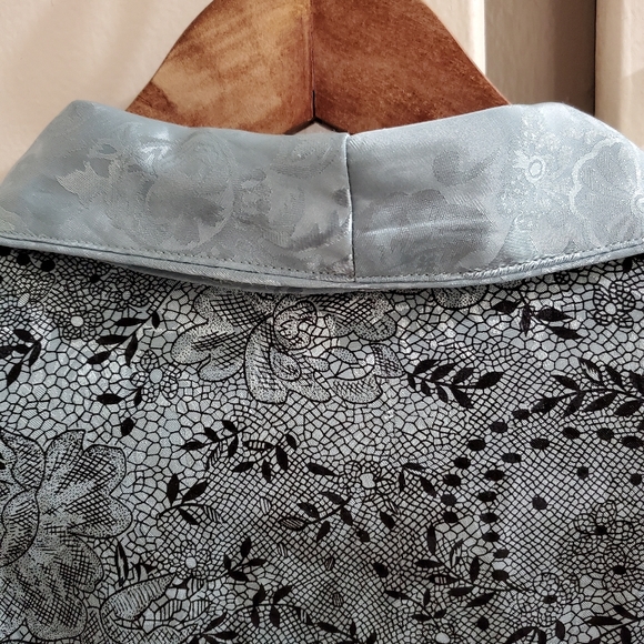 Victoria's Secret Robe - Picture 7 of 8